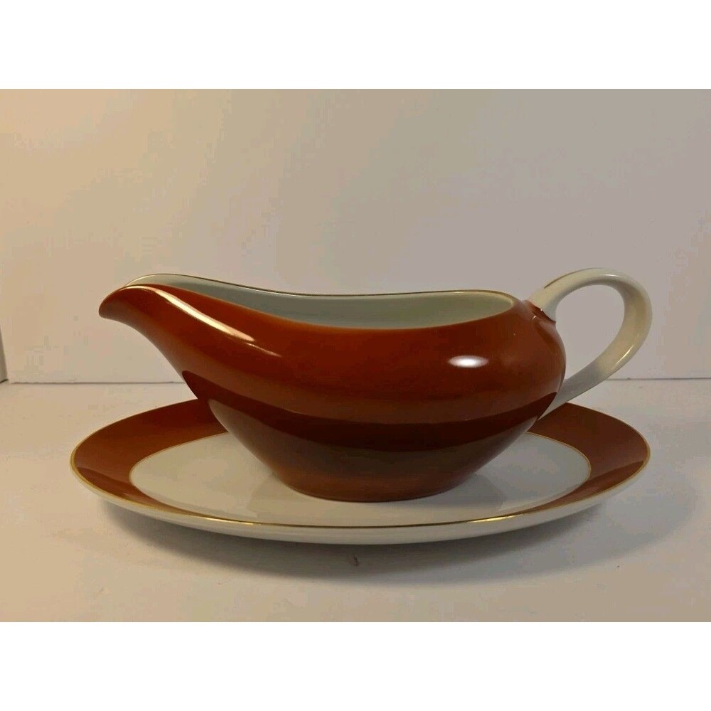 TASTE SETTER BY SIGMA JAPAN    King David #422?  GRAVY BOWL AND PLATE